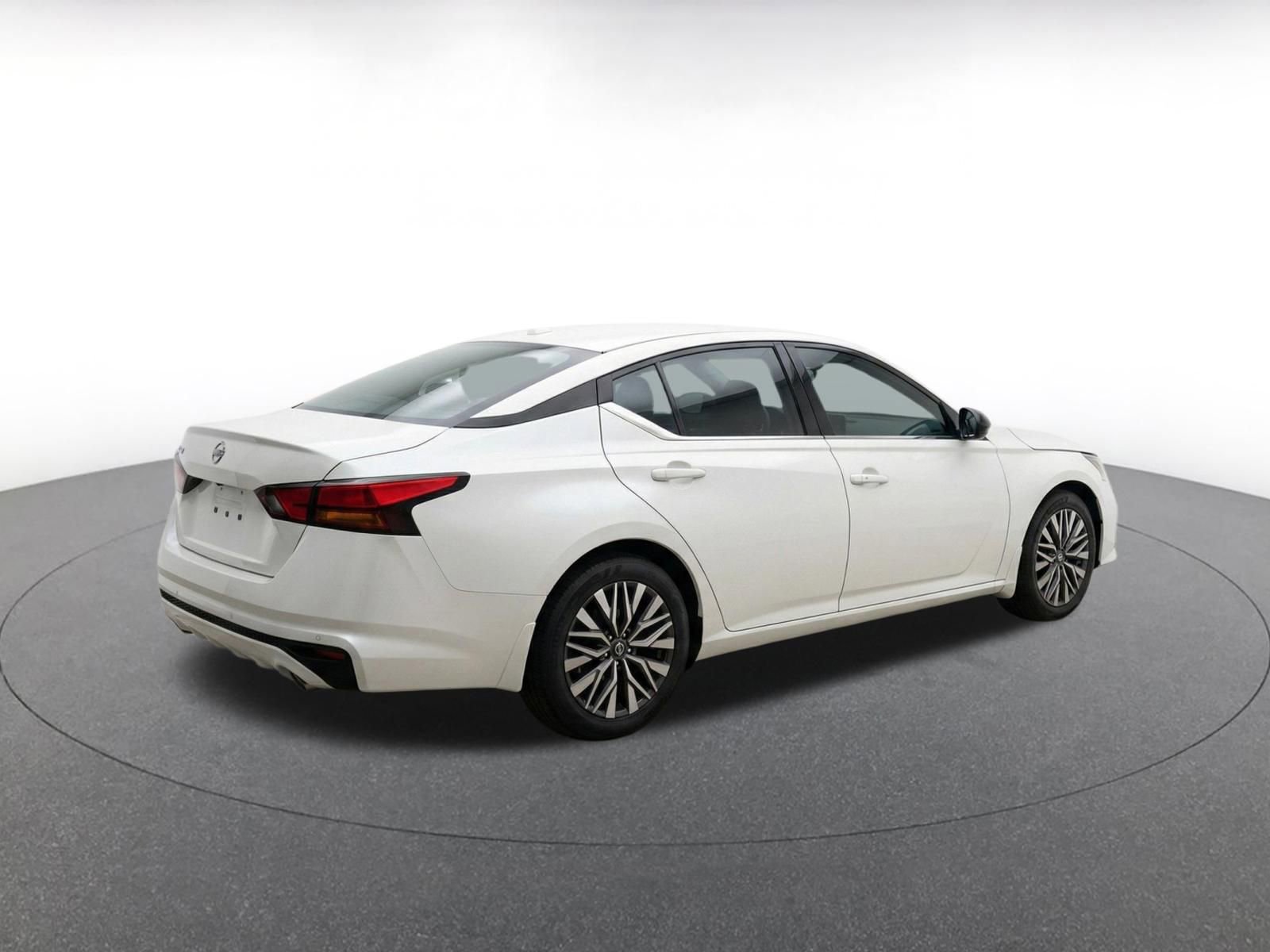 Thumbnail: 2025 Nissan Altima - 9