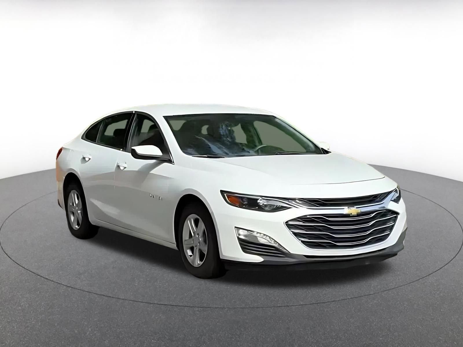 Thumbnail: 2023 Chevrolet Malibu - 3