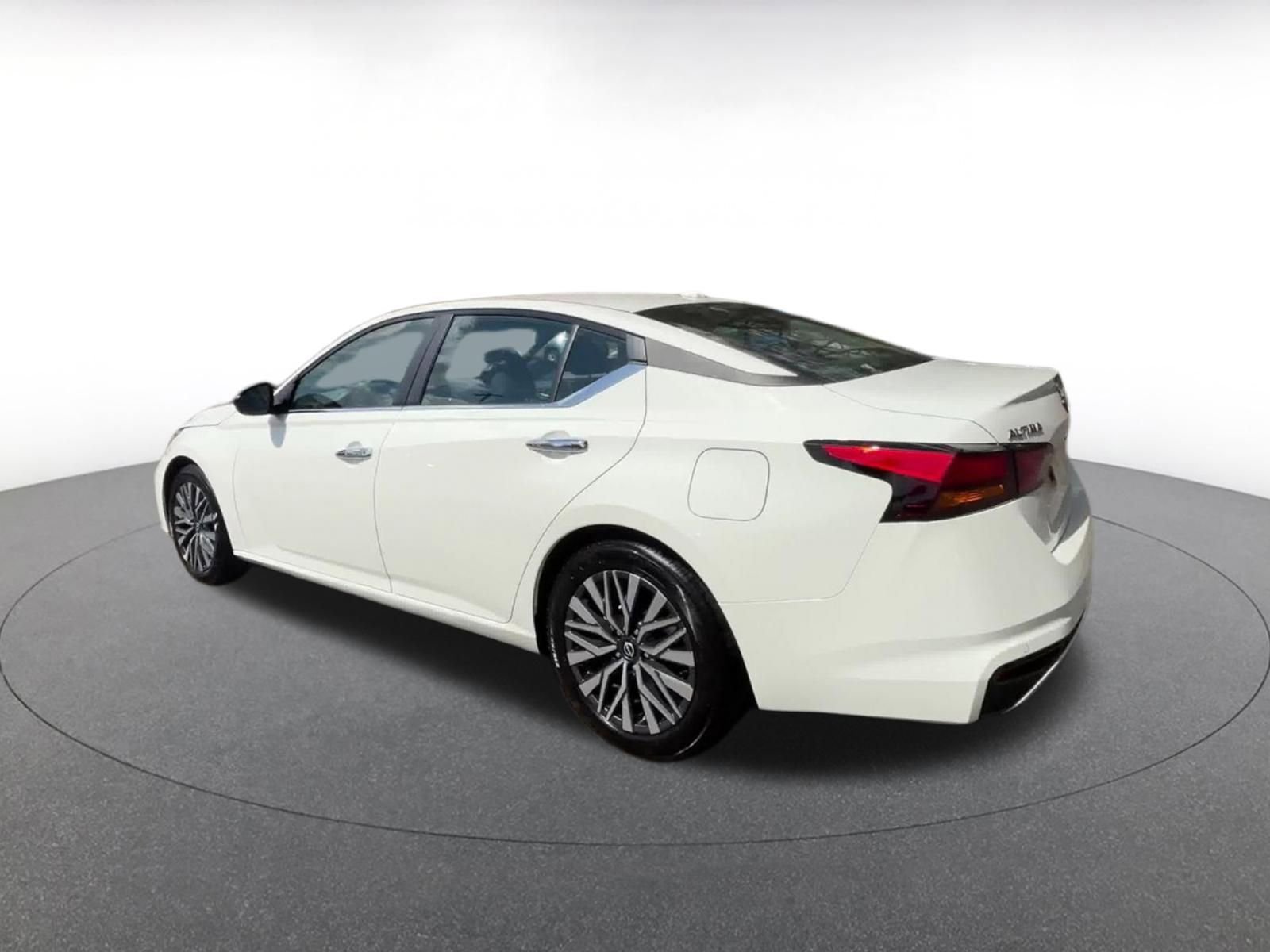 Thumbnail: 2025 Nissan Altima - 10