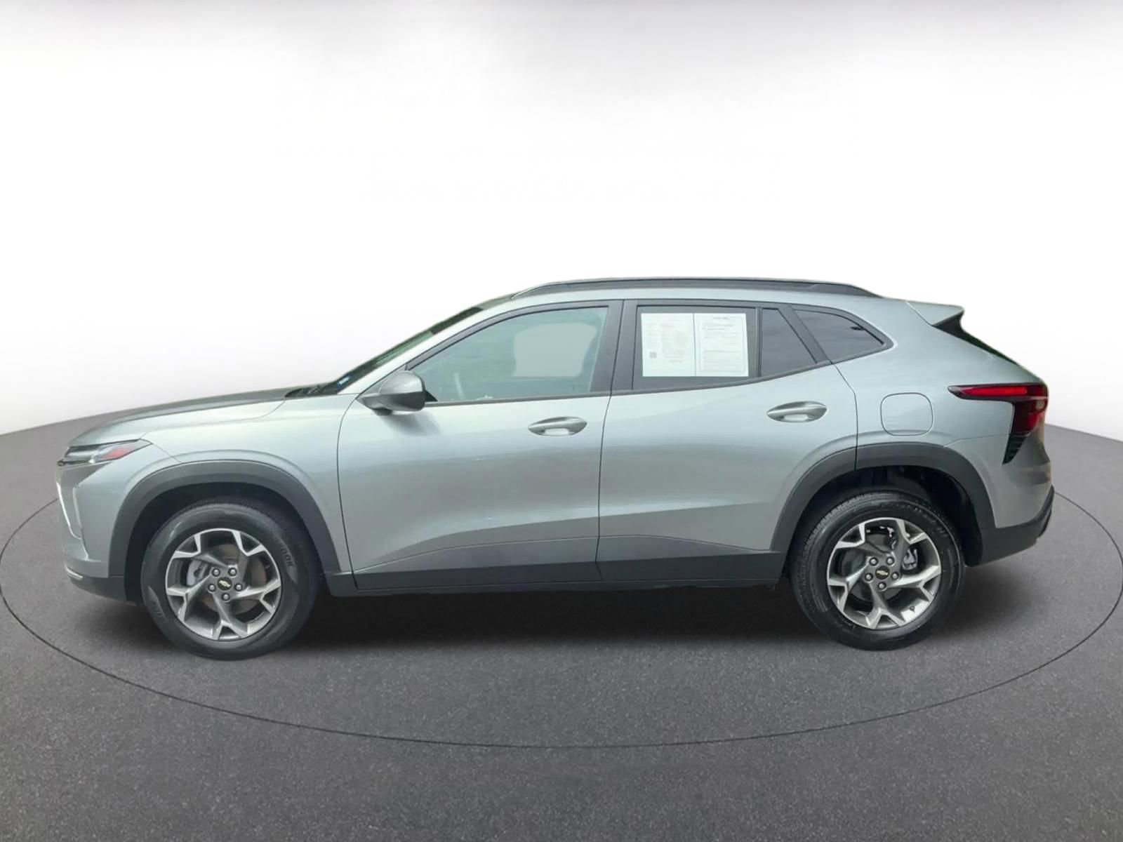 Thumbnail: 2025 Chevrolet Trax - 10