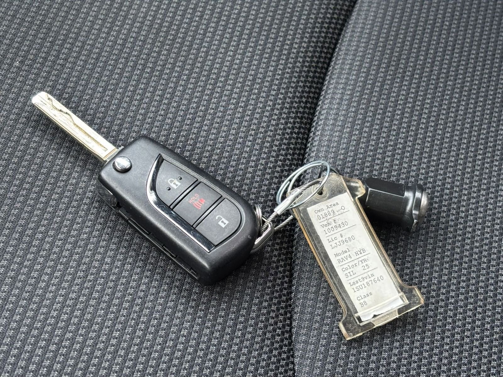 Thumbnail: 2025 Toyota RAV4 - 21