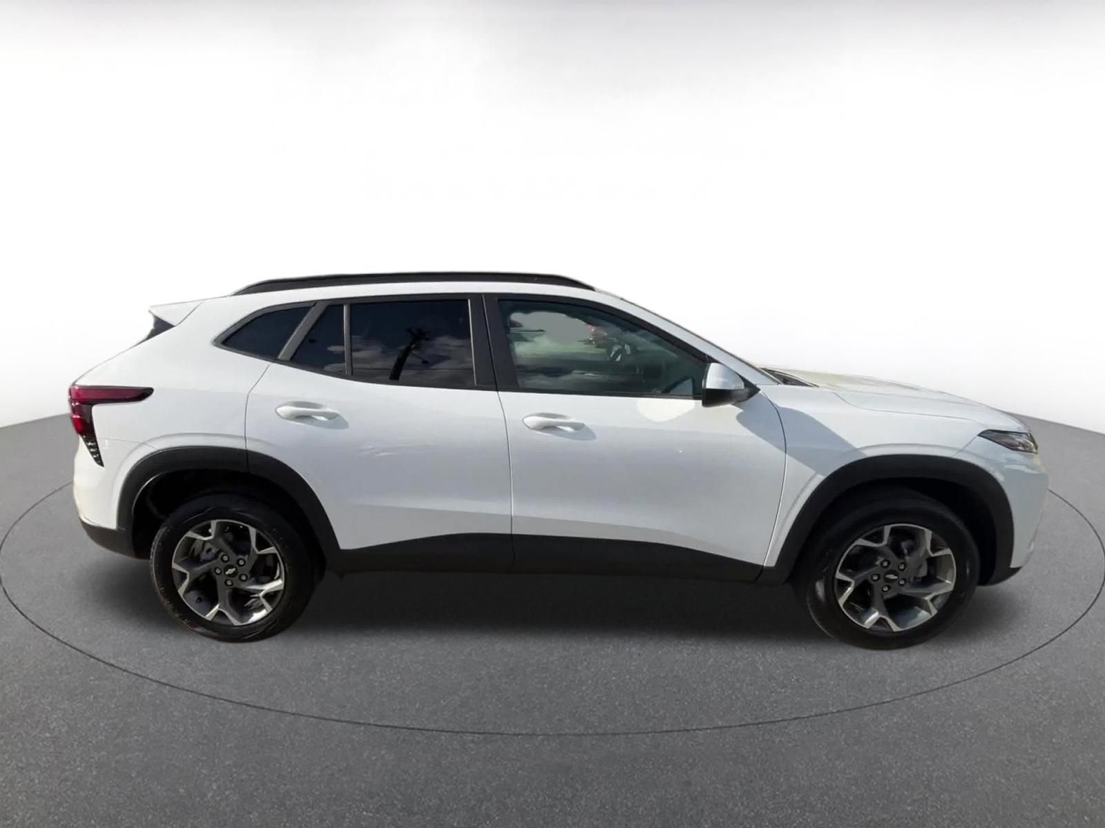 Thumbnail: 2025 Chevrolet Trax - 16