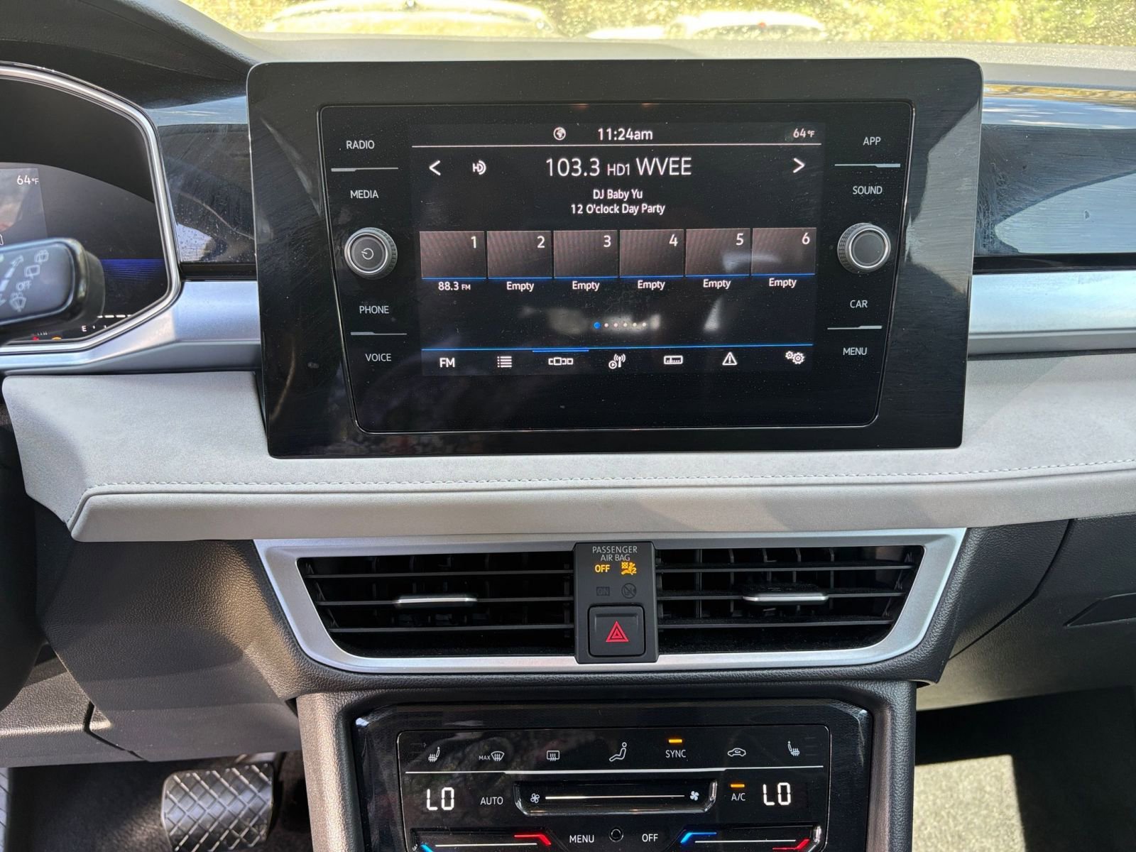 Thumbnail: 2025 Volkswagen Taos - 20