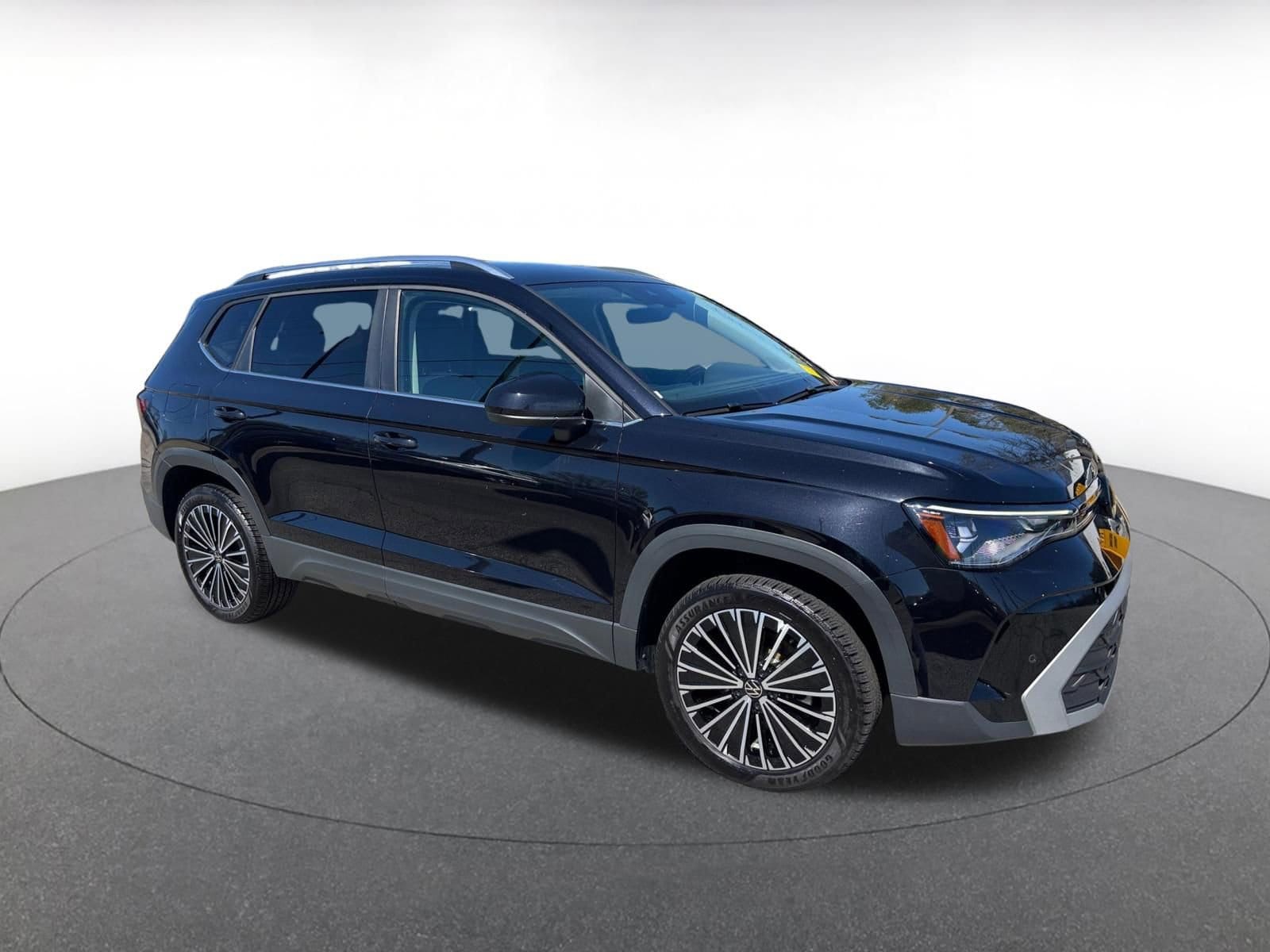 Thumbnail: 2025 Volkswagen Taos - 1