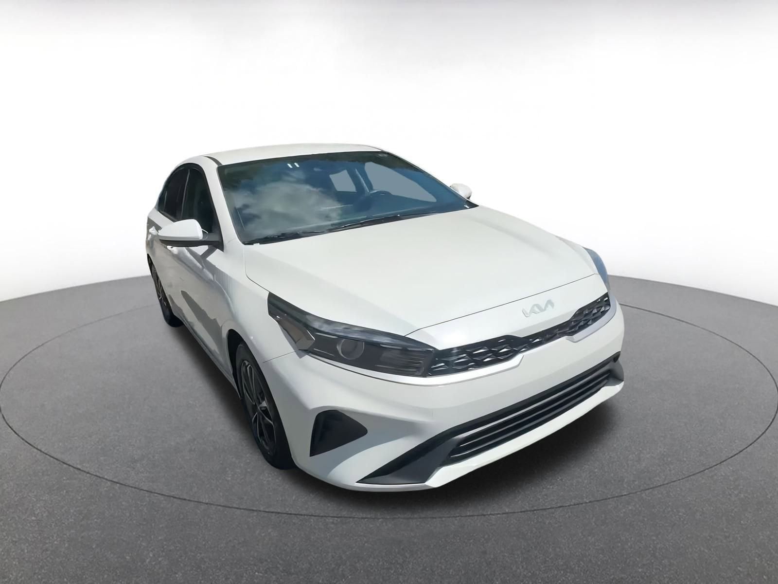 Thumbnail: 2024 Kia Forte - 3