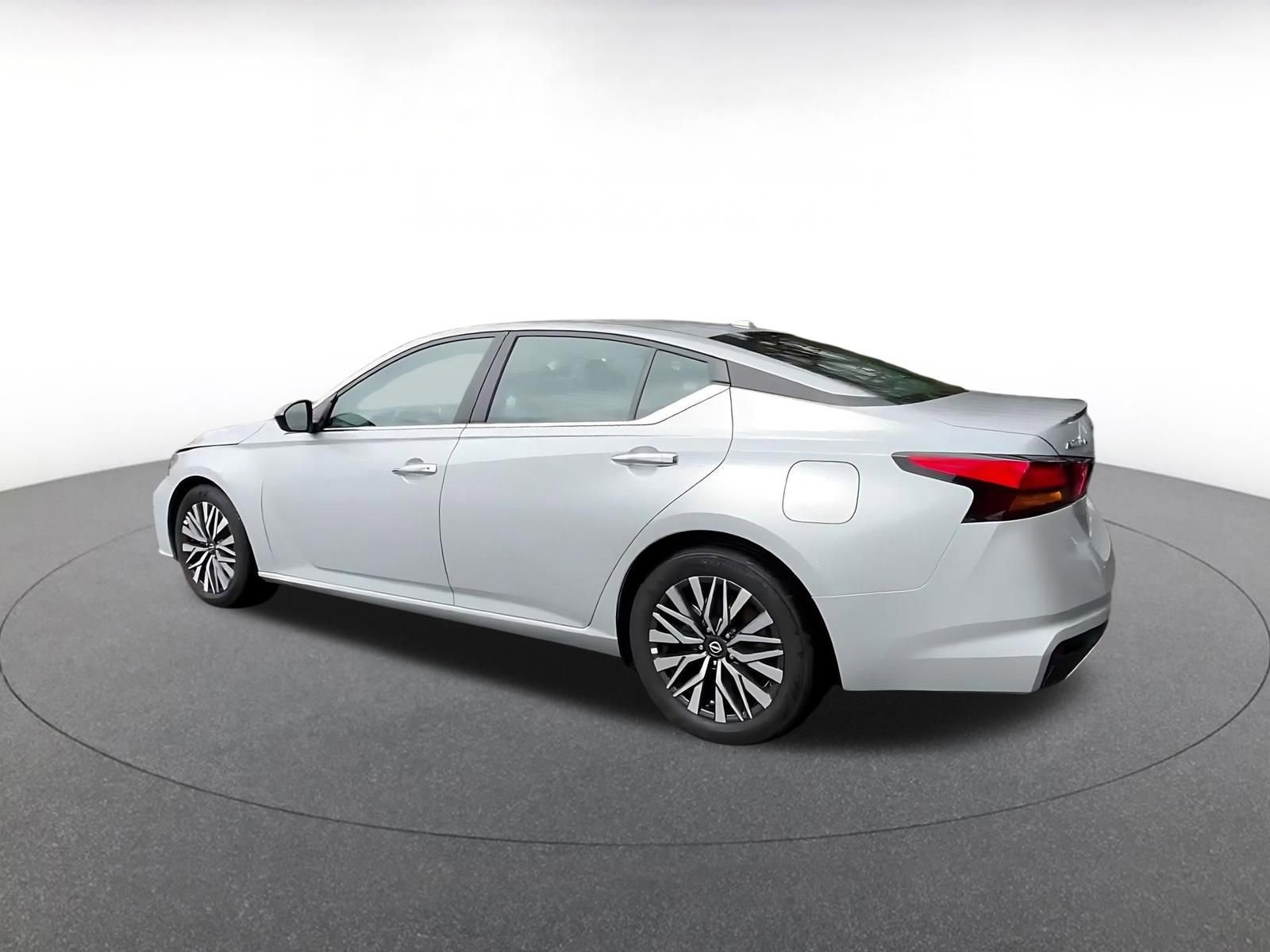 Thumbnail: 2025 Nissan Altima - 10