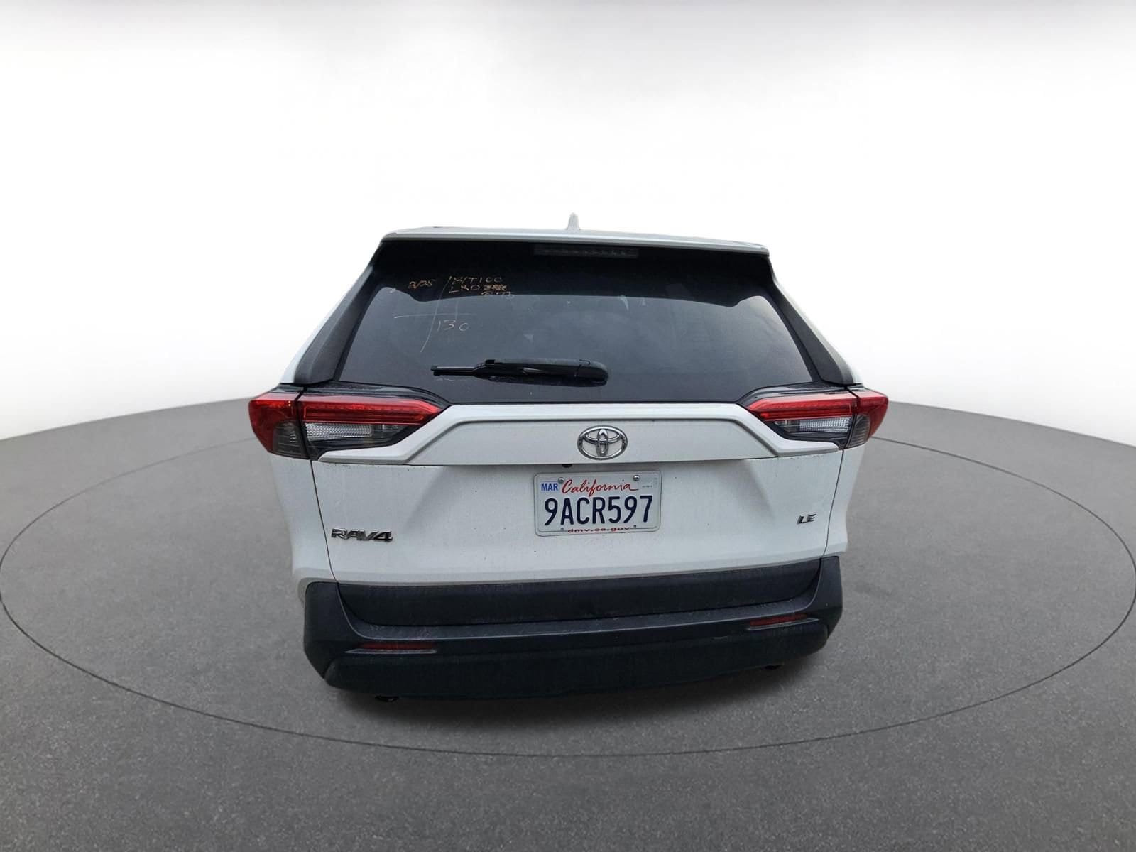 Thumbnail: 2021 Toyota RAV4 - 6