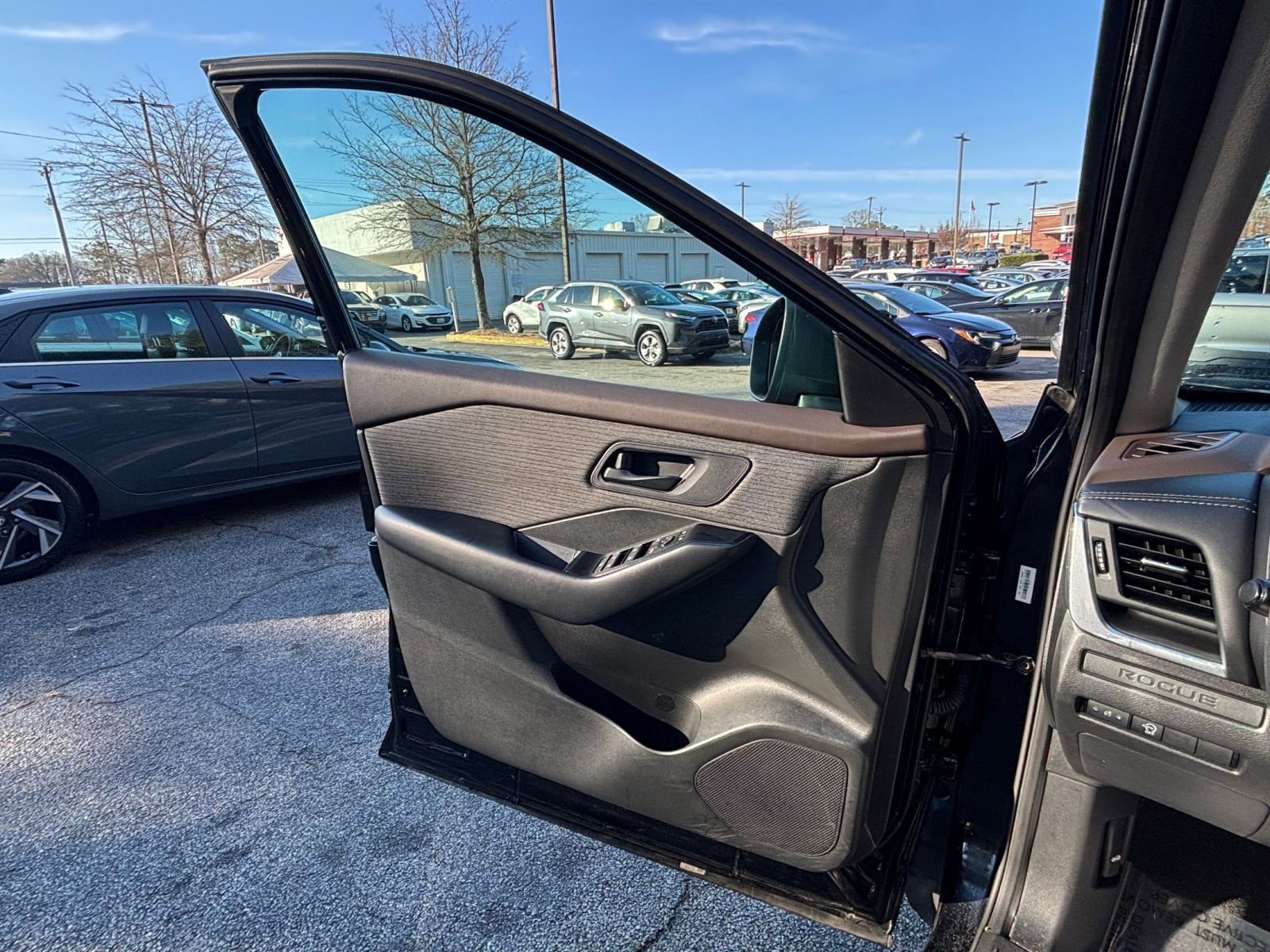 Thumbnail: 2023 Nissan Rogue - 18