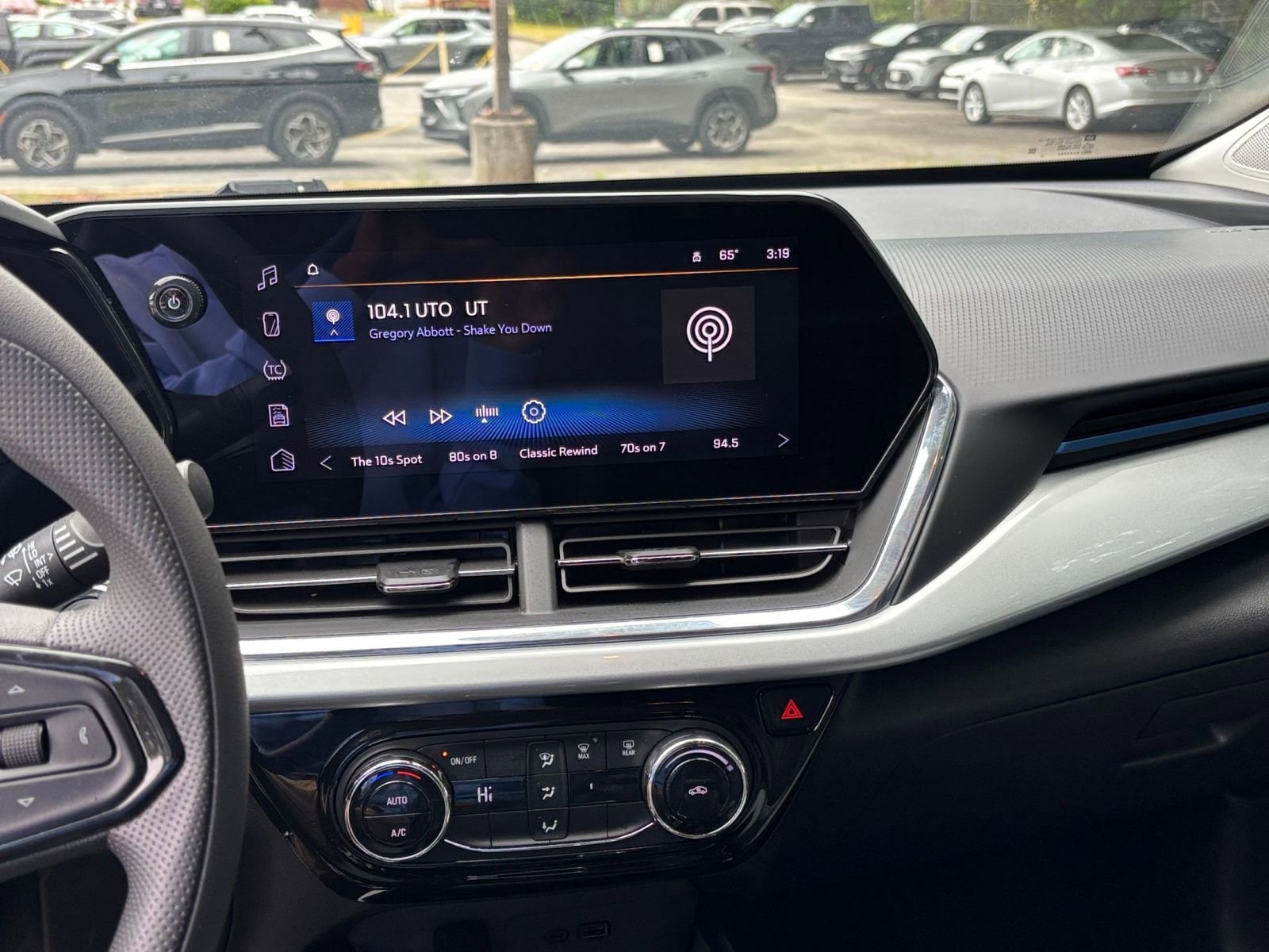 Thumbnail: 2025 Chevrolet Trax - 17