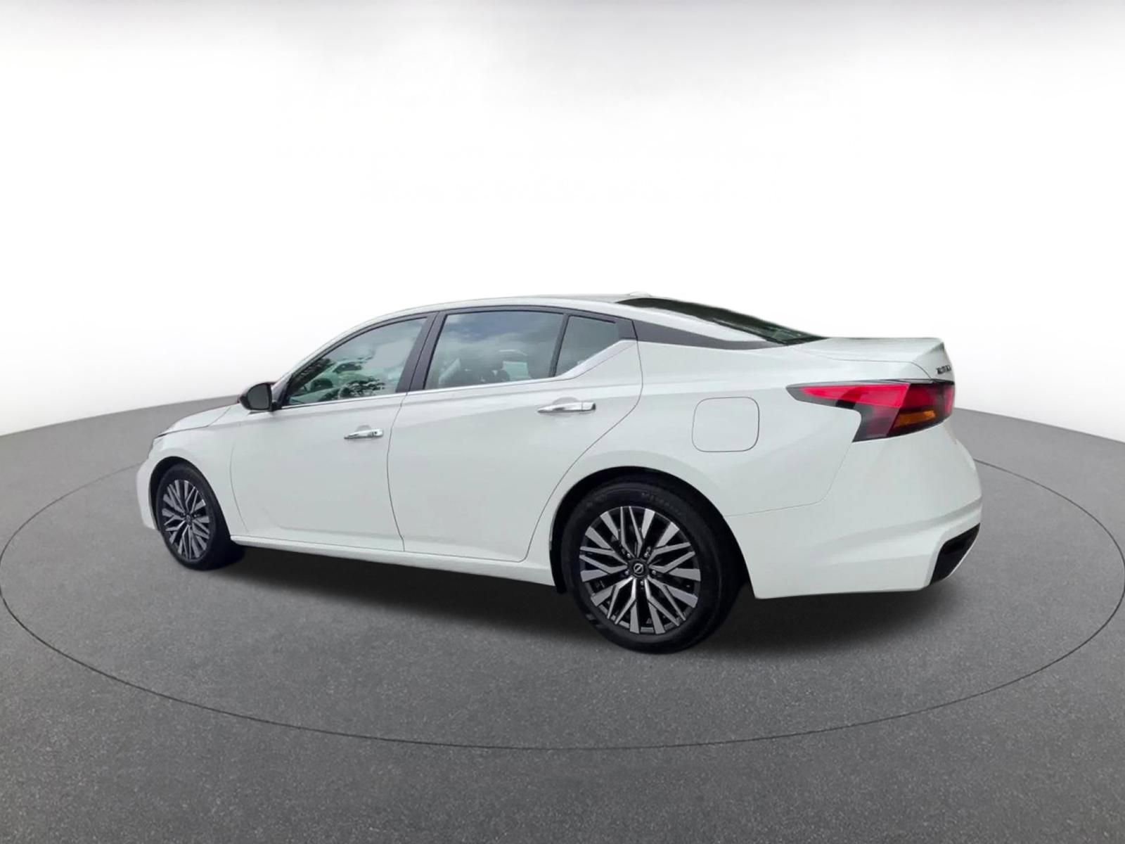 Thumbnail: 2025 Nissan Altima - 10