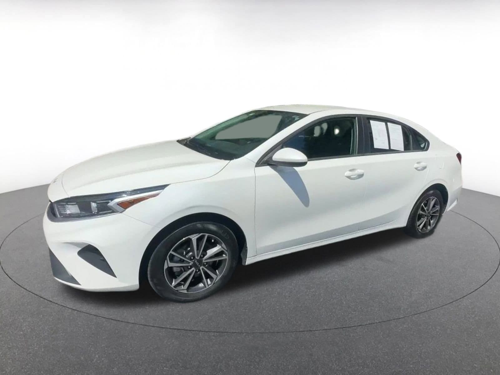 Thumbnail: 2024 Kia Forte - 8