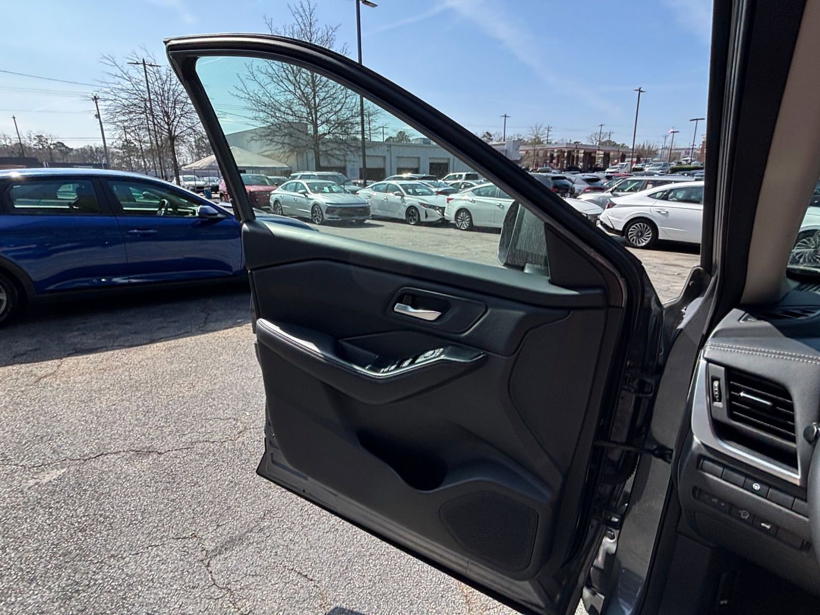 Thumbnail: 2025 Nissan Rogue - 18