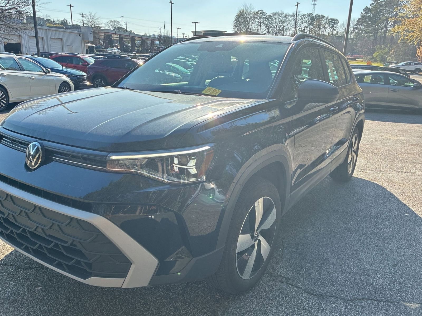 Thumbnail: 2025 Volkswagen Taos - 3