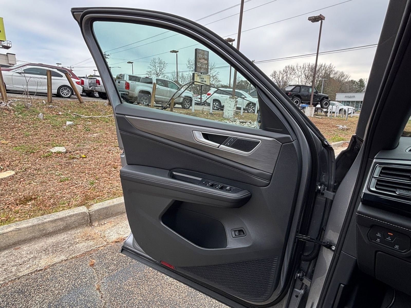 Thumbnail: 2025 Volkswagen Atlas - 20