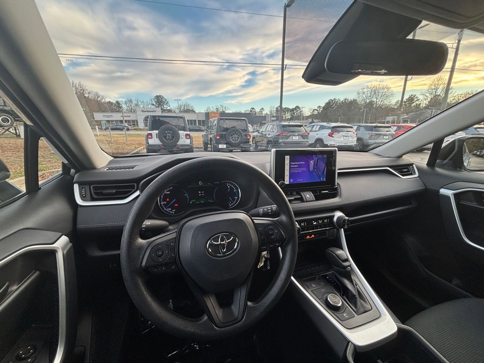 Thumbnail: 2025 Toyota RAV4 - 33