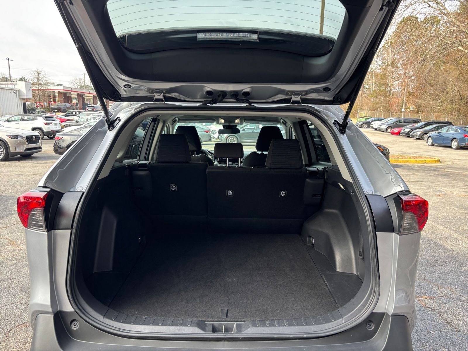 Thumbnail: 2025 Toyota RAV4 - 31