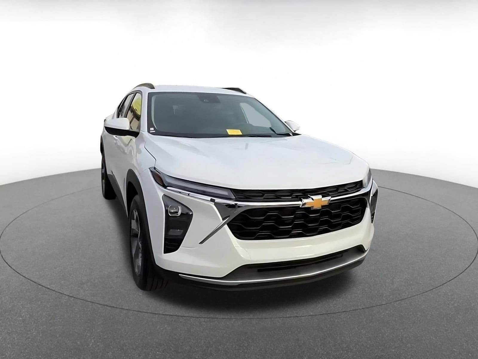 Thumbnail: 2025 Chevrolet Trax - 3