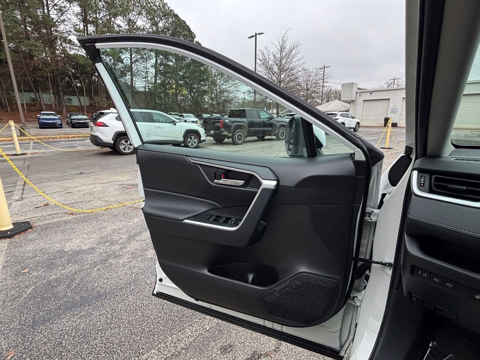 Thumbnail: 2025 Toyota RAV4 - 20