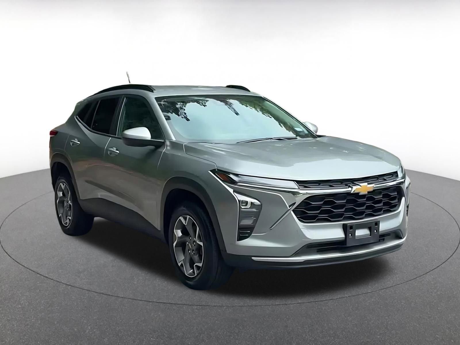 Thumbnail: 2025 Chevrolet Trax - 3
