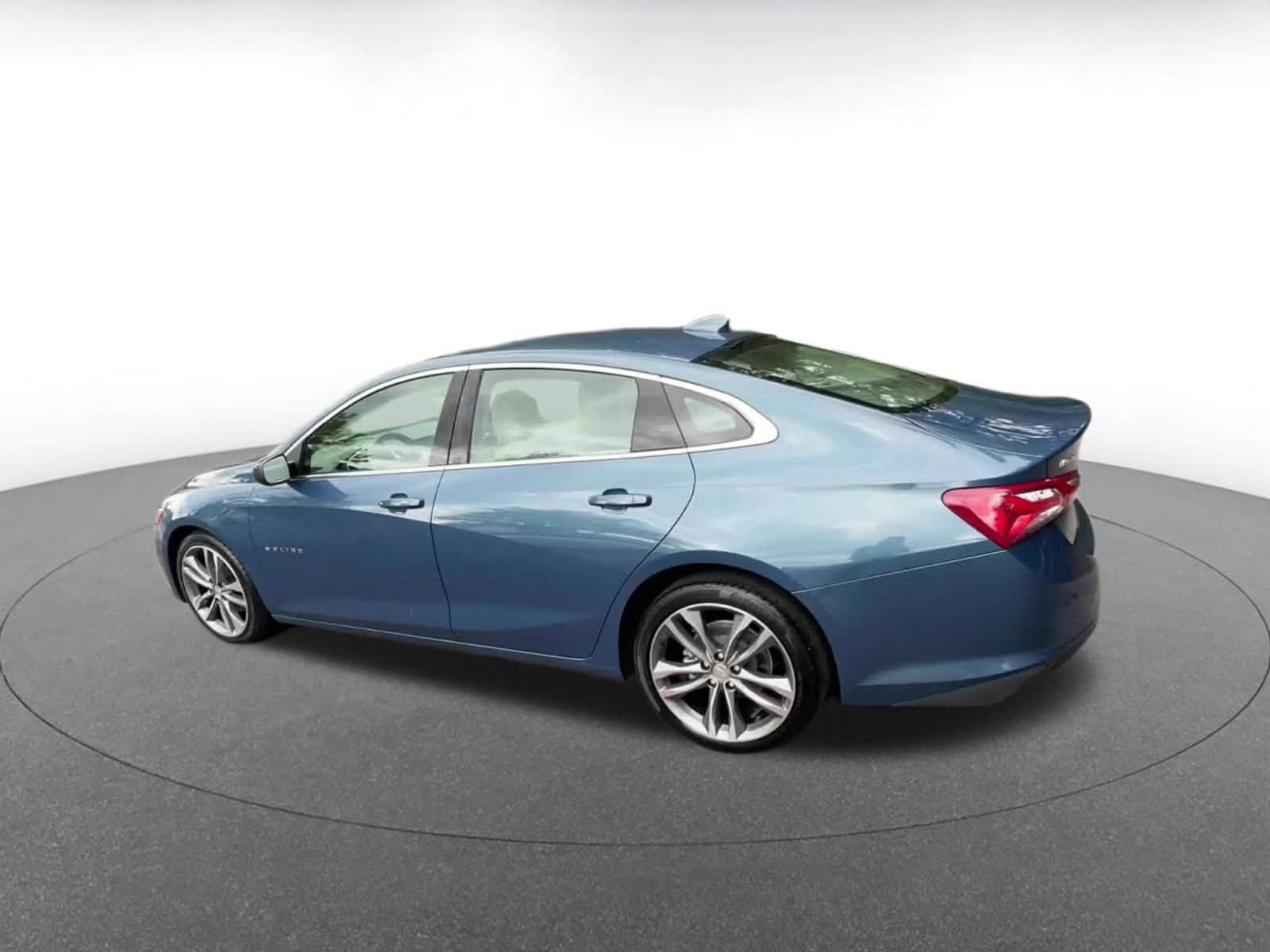 Thumbnail: 2024 Chevrolet Malibu - 10