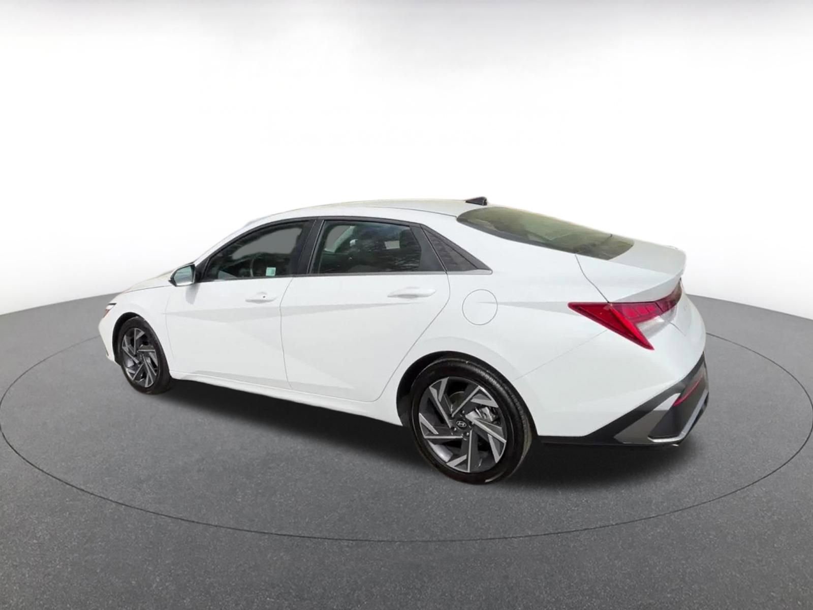 Thumbnail: 2025 Hyundai Elantra - 10