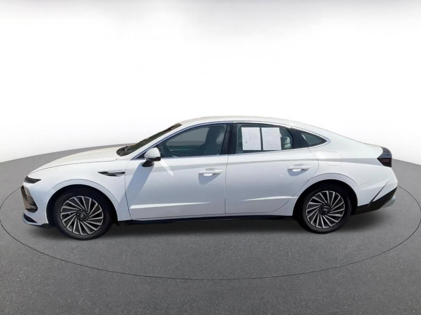 Thumbnail: 2024 Hyundai Sonata - 10