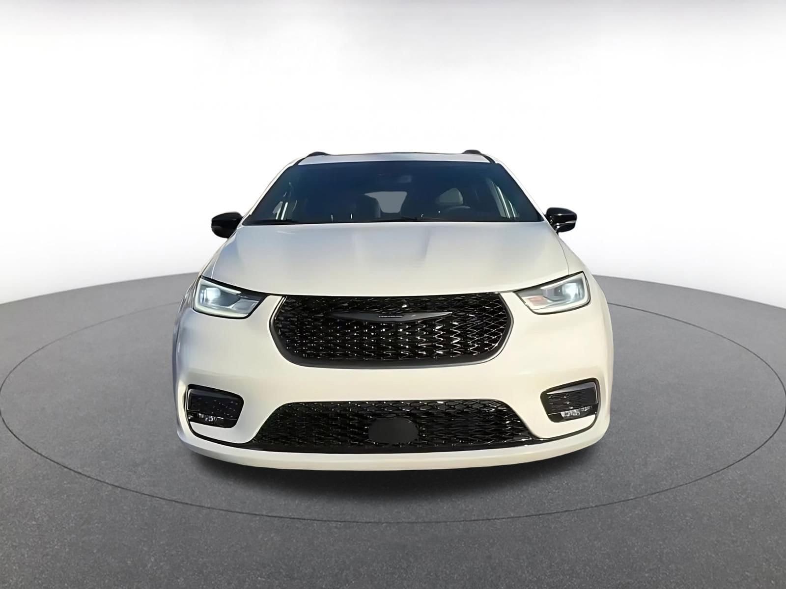 Thumbnail: 2025 Chrysler Pacifica - 4