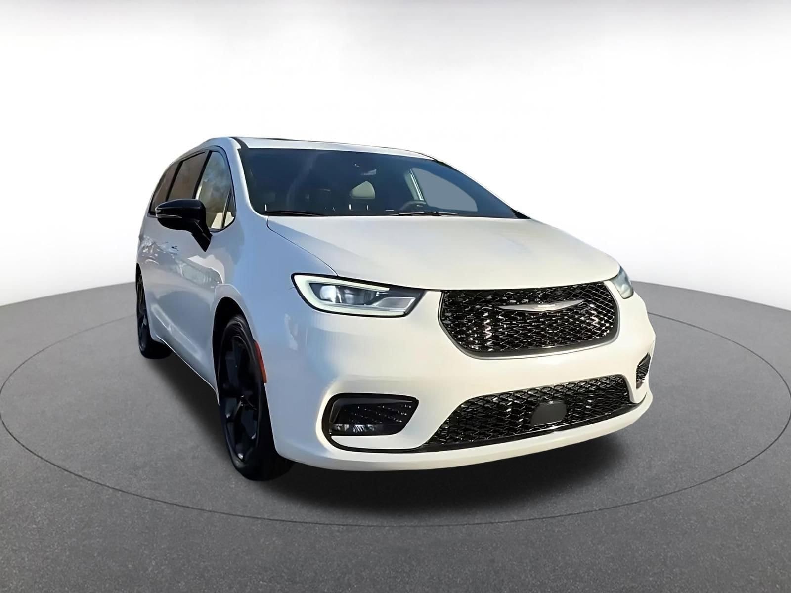 Thumbnail: 2025 Chrysler Pacifica - 3