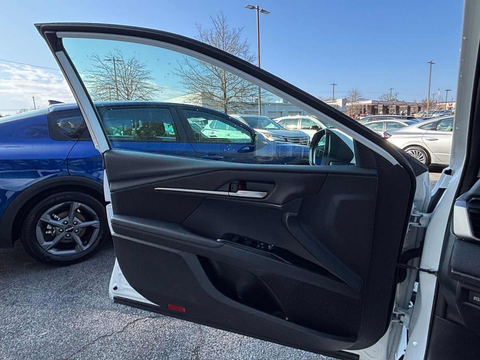 Thumbnail: 2025 Toyota Camry - 18