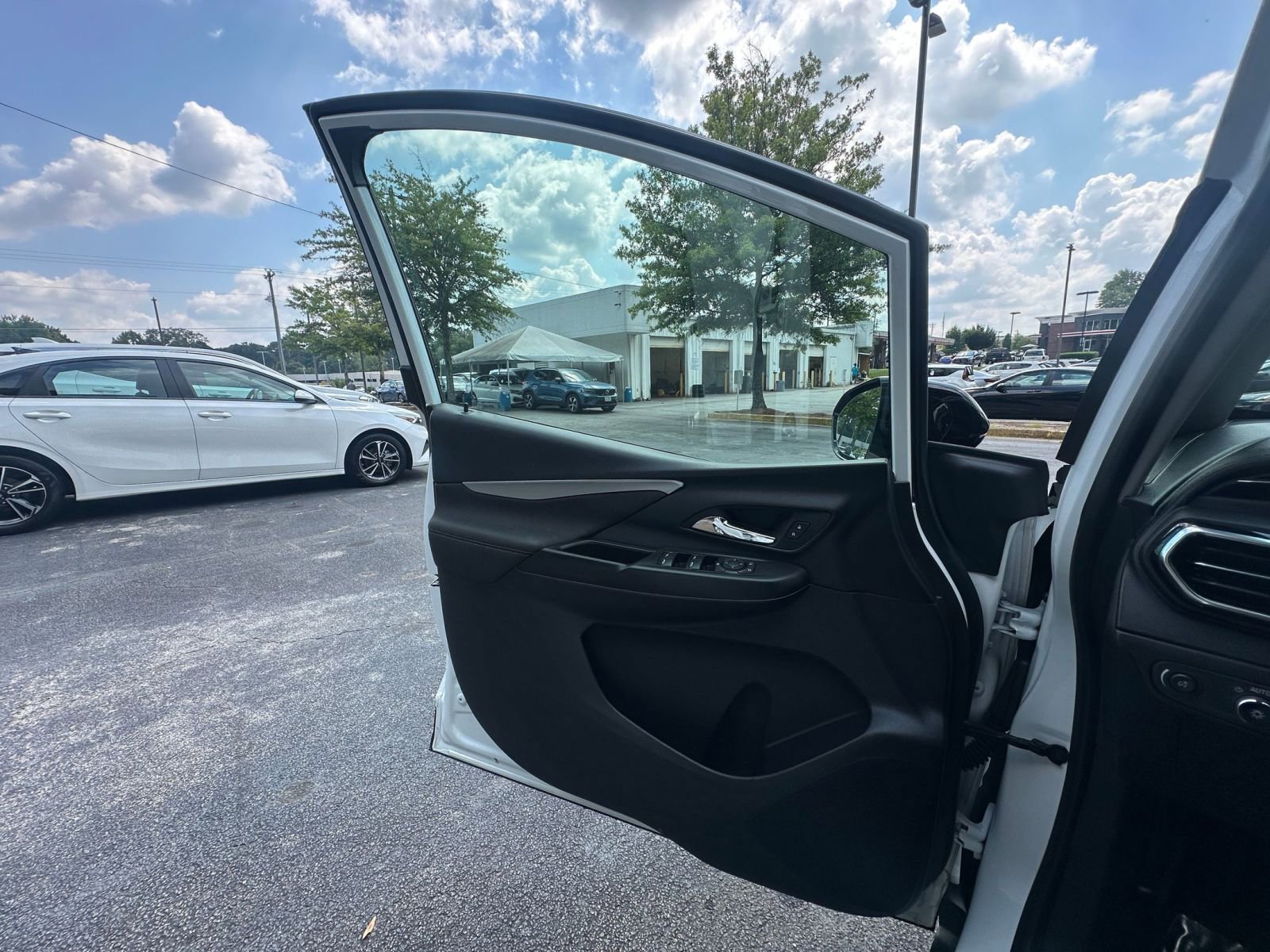 Thumbnail: 2023 Chevrolet Bolt EV - 25