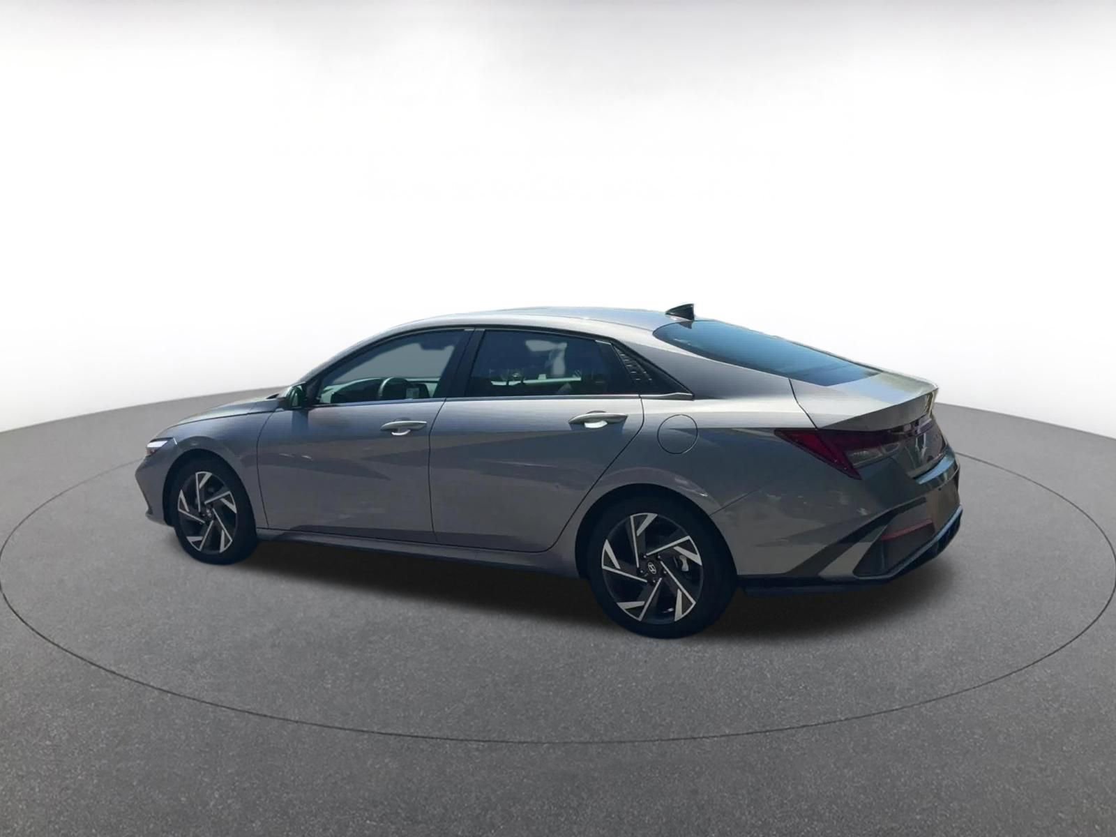 Thumbnail: 2025 Hyundai Elantra - 10