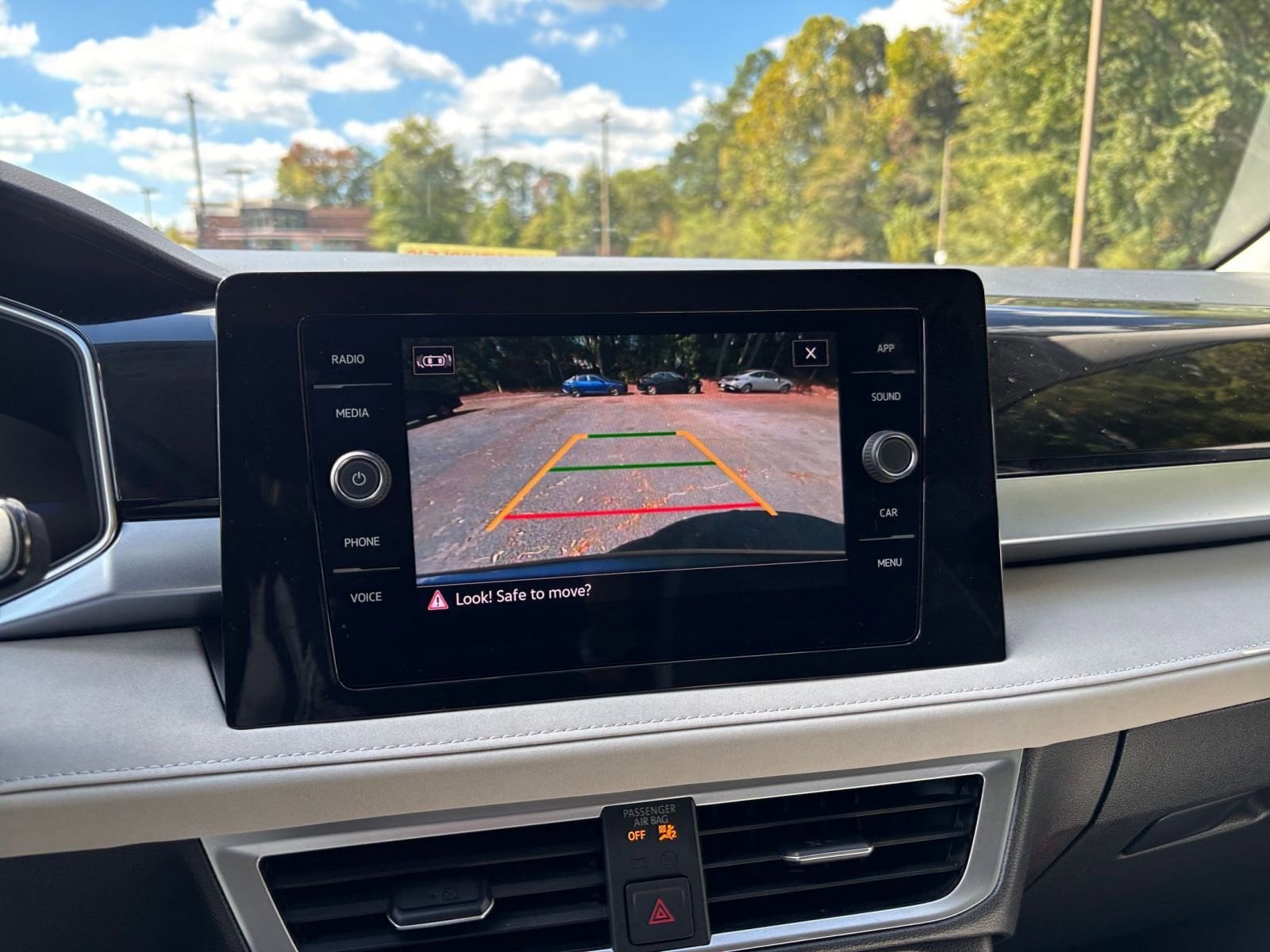 Thumbnail: 2025 Volkswagen Taos - 17