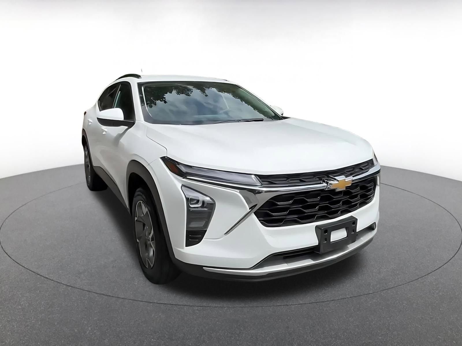 Thumbnail: 2025 Chevrolet Trax - 3