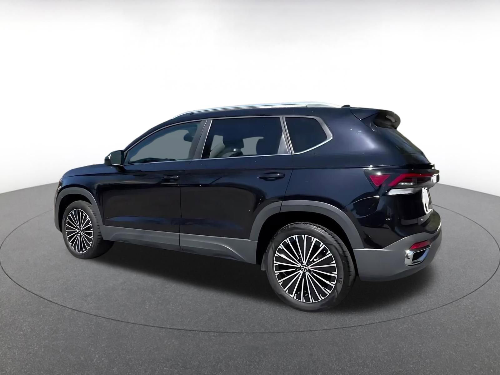 Thumbnail: 2025 Volkswagen Taos - 10