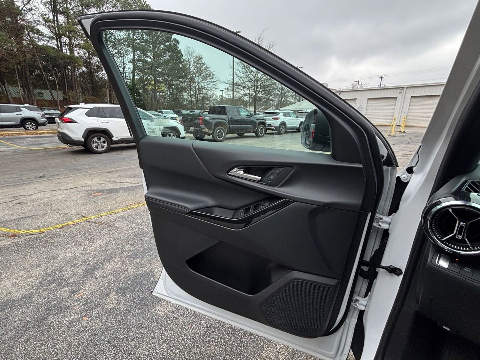 Thumbnail: 2025 Chevrolet Equinox - 20