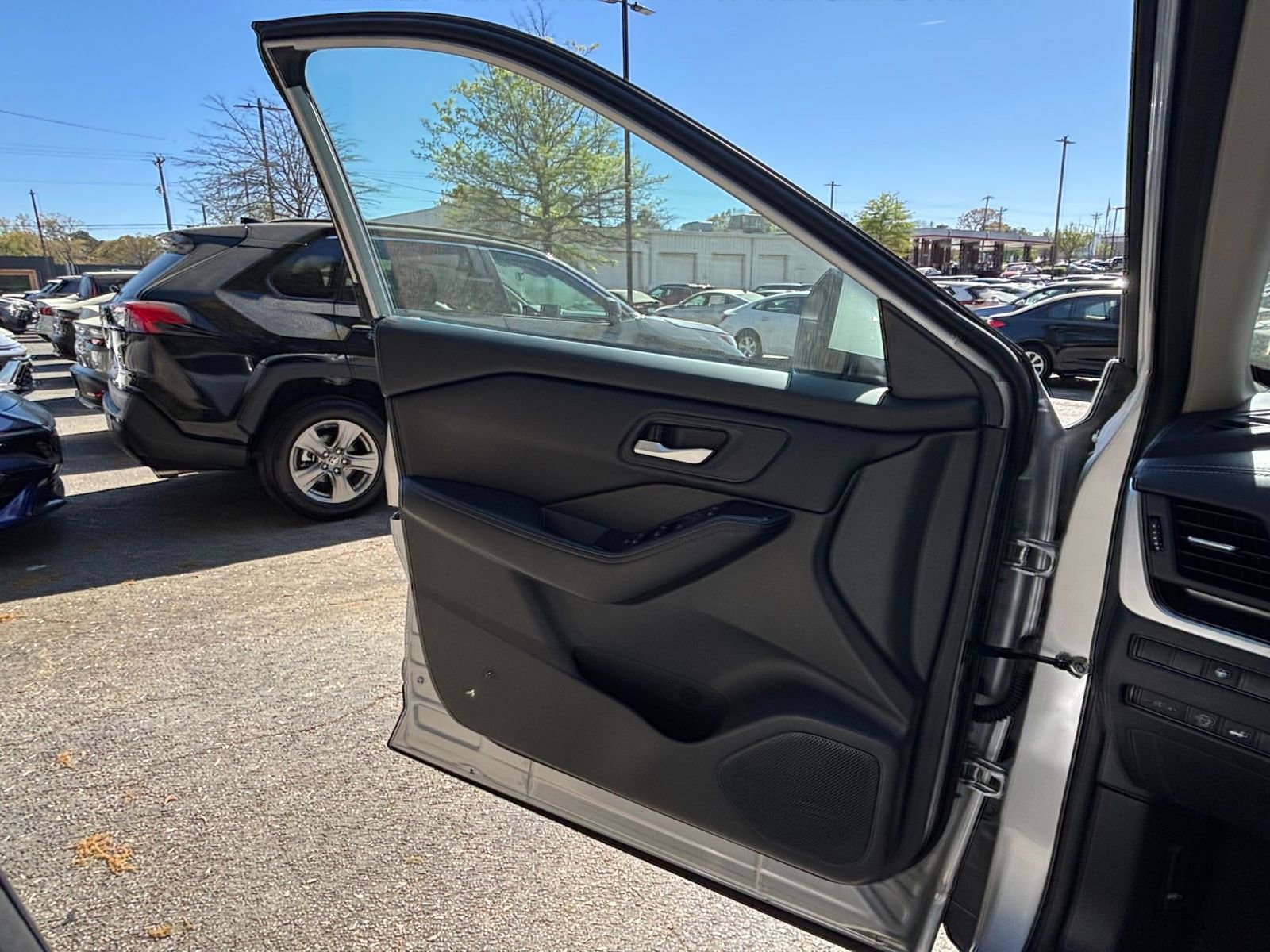 Thumbnail: 2025 Nissan Rogue - 18