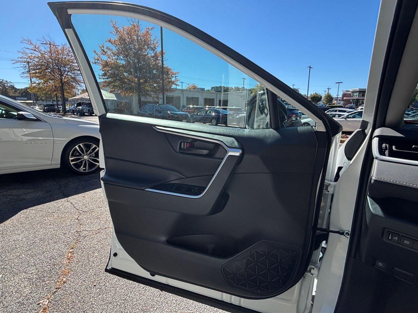 Thumbnail: 2025 Toyota RAV4 - 20