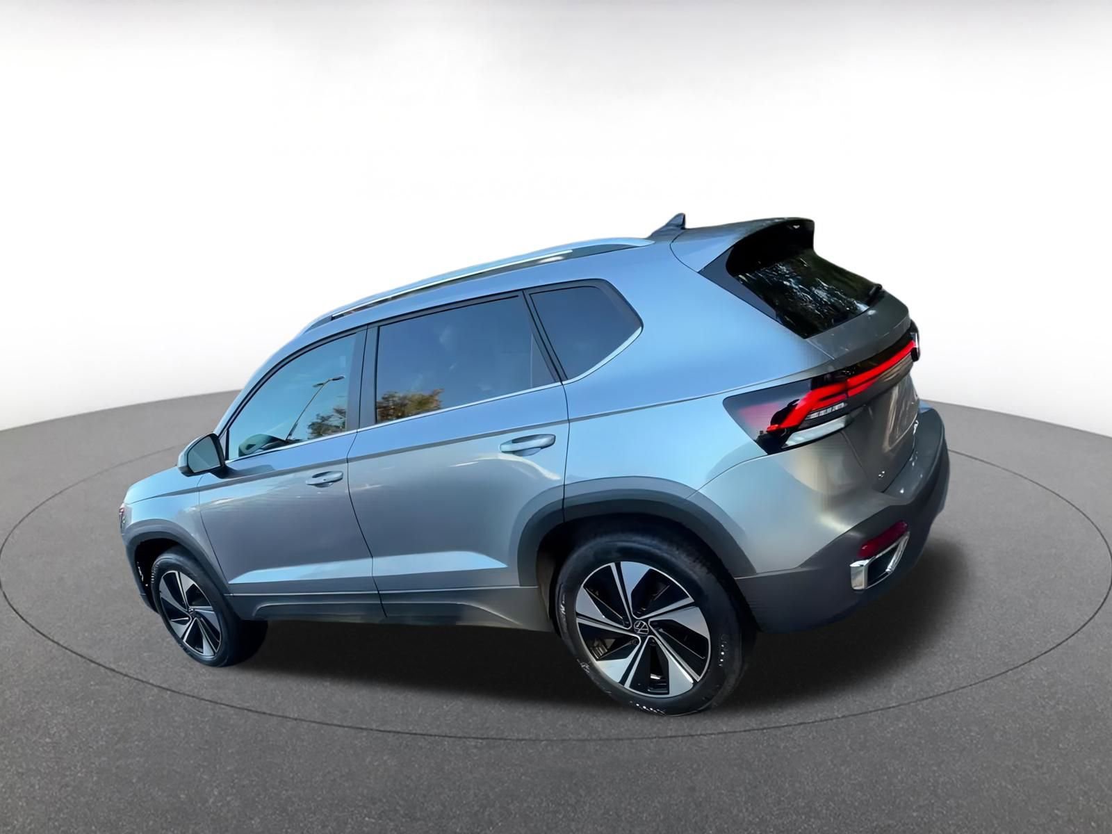 Thumbnail: 2025 Volkswagen Taos - 10