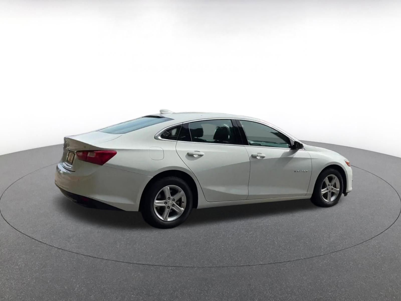 Thumbnail: 2023 Chevrolet Malibu - 15