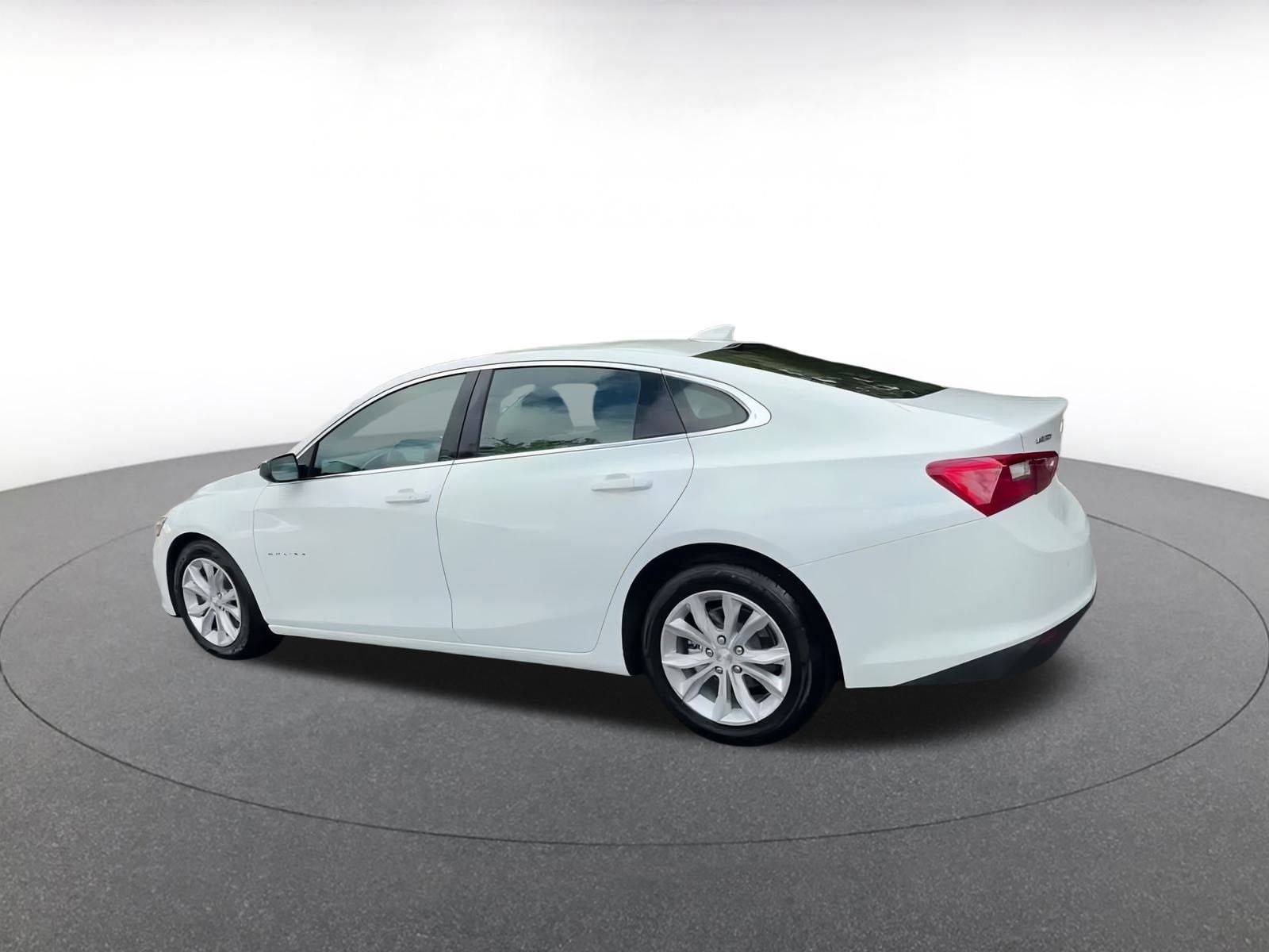 Thumbnail: 2024 Chevrolet Malibu - 10