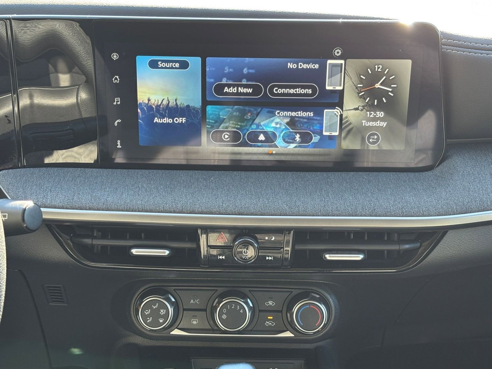 Thumbnail: 2025 Nissan Kicks - 18