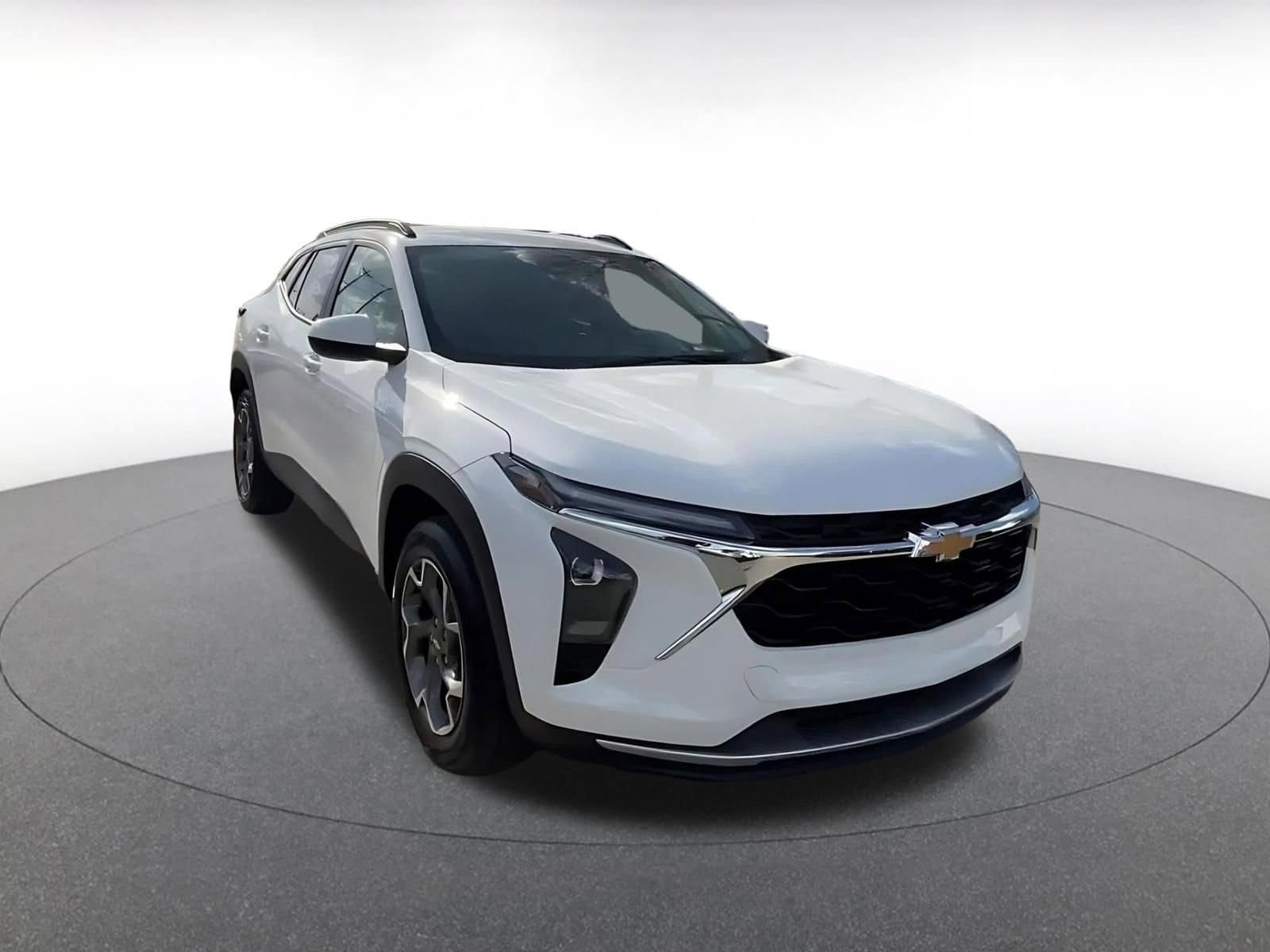 Thumbnail: 2025 Chevrolet Trax - 3