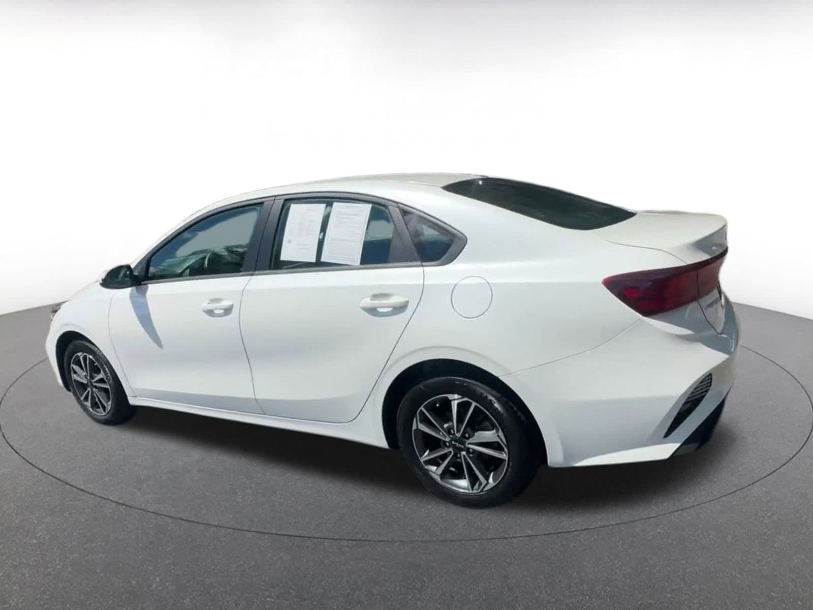 Thumbnail: 2024 Kia Forte - 10