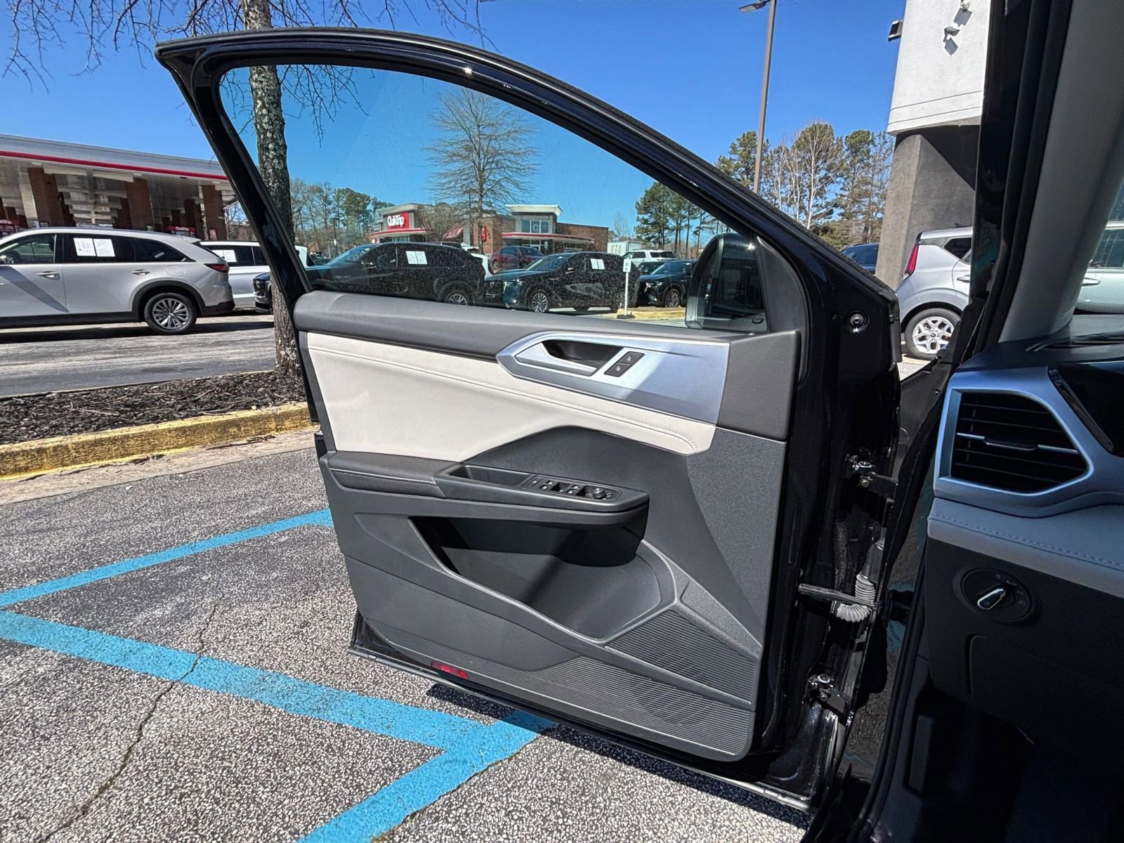 Thumbnail: 2025 Volkswagen Taos - 18