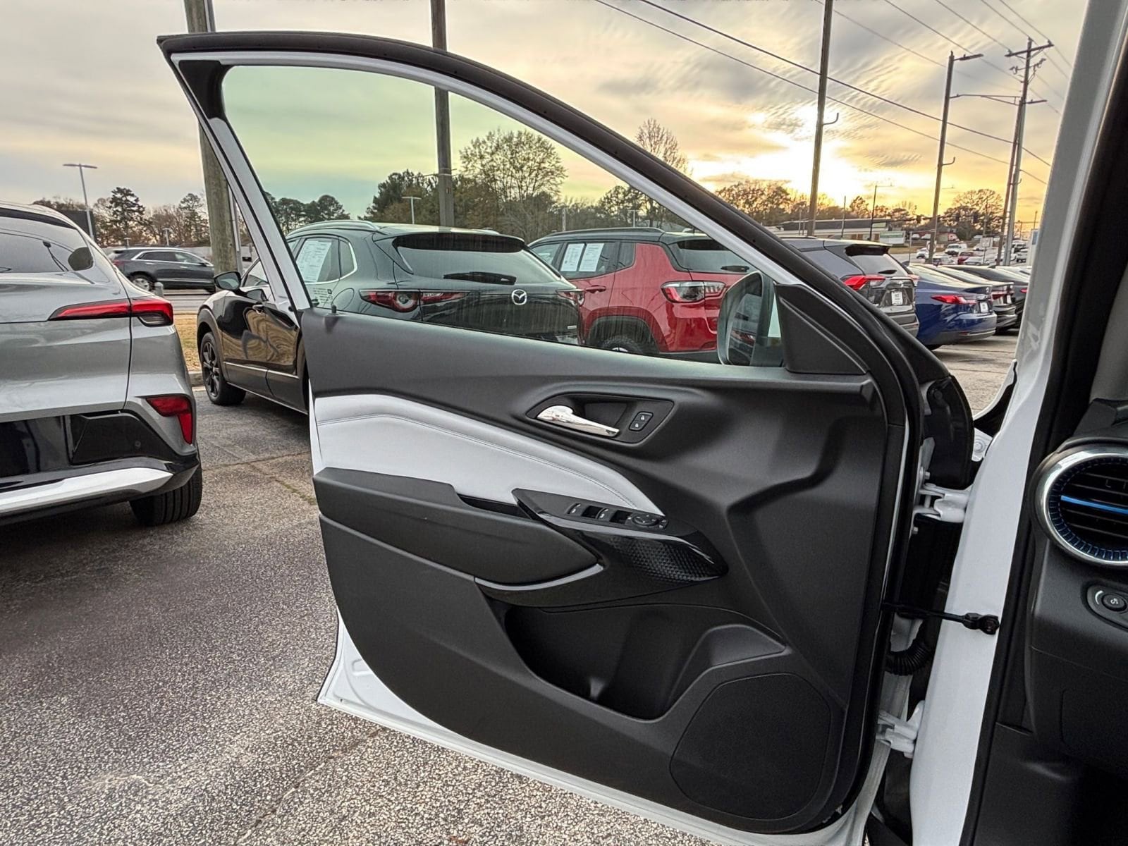 Thumbnail: 2025 Chevrolet Trax - 20