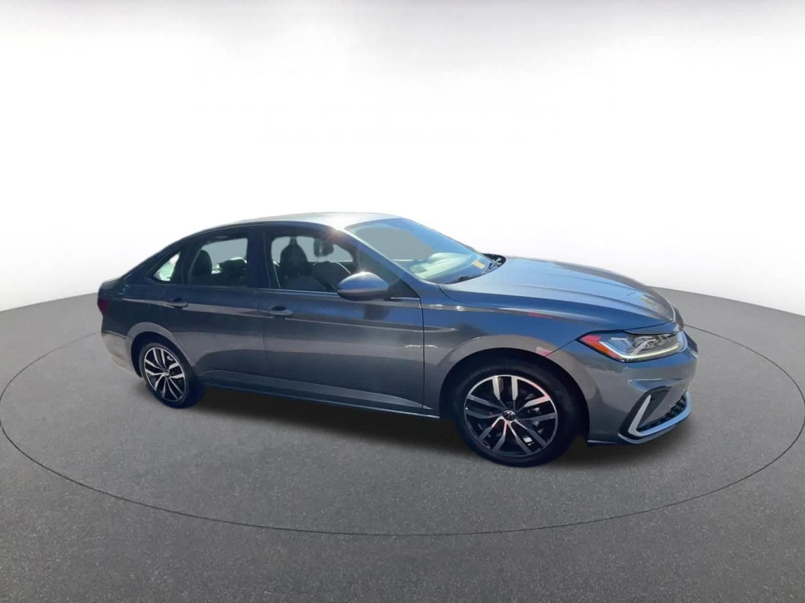 Thumbnail: 2025 Volkswagen Jetta - 2