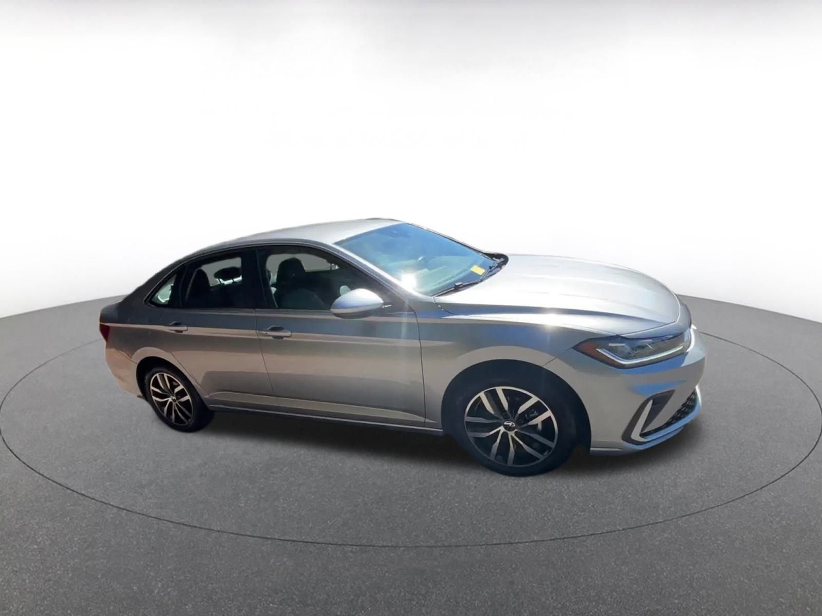 Thumbnail: 2025 Volkswagen Jetta - 2