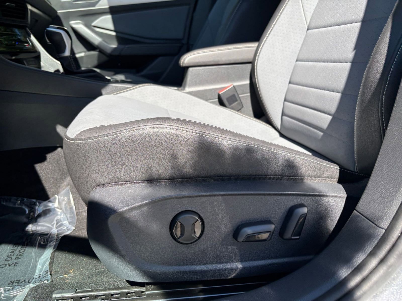 Thumbnail: 2025 Volkswagen Jetta - 27