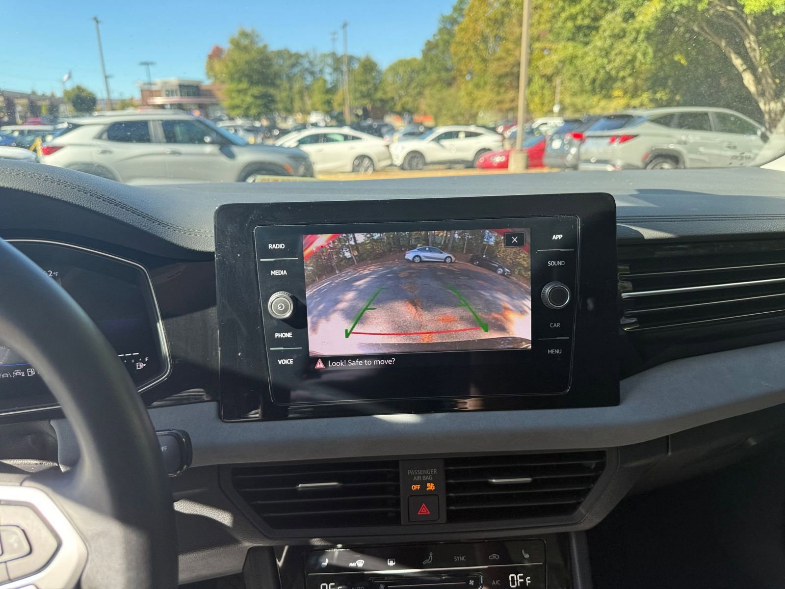 Thumbnail: 2025 Volkswagen Jetta - 17