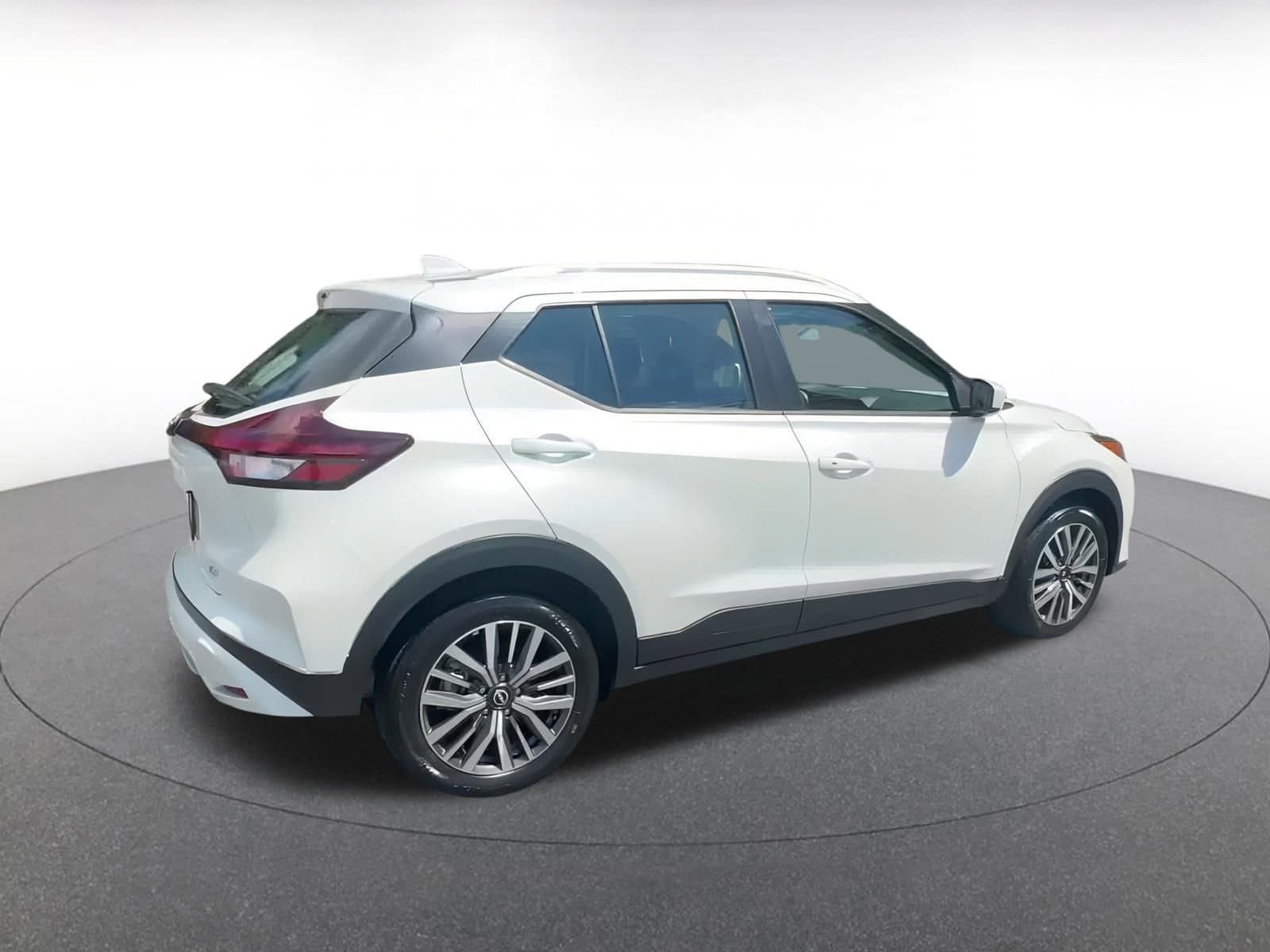 Thumbnail: 2024 Nissan Kicks - 15